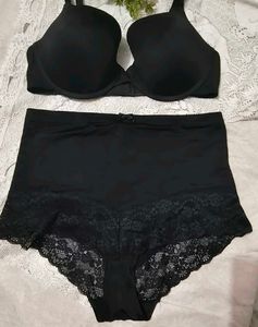 H&amp;M Black Lace Hipster Brief with bra👍👍