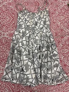 Chic Black &amp; White Geometric Print Dress