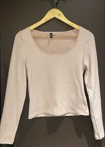H&amp;M Cute Ribbed Long Sleeve Top