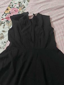 Chic Black Ruffled Sleeveless Top