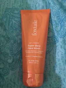 Foxtale Super Glow Face Wash