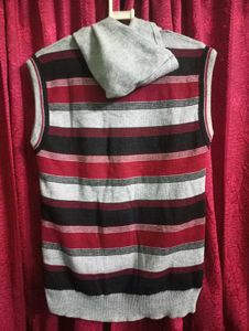Sleeveless Hooded sweater