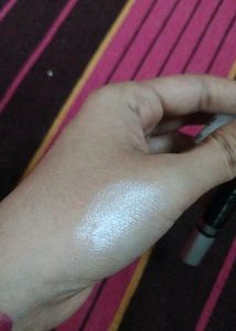 Sliver Eyeliner Or Kajal, Highlighter