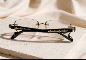 Unique Eyewear Fashion Statement