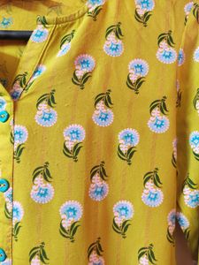 Lemon Green Avaasa Kurta With Gold Gilt Design