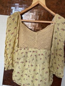 Crochet Floral Puff Sleeve Top