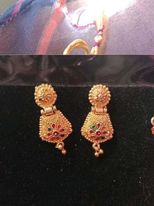 Elegant Gold Necklace and Earrings Set