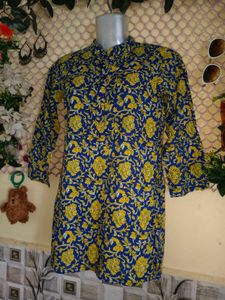 Girls Blue Floral Kurti with Leggings