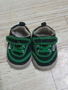 Cute Black & Green Sneakers