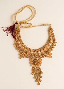 Elegant Gold-Tone Necklace with Pearls