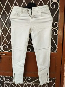 Cream Cropped Pants with Zipper Detail