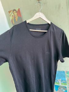 Hugo Boss basic black tee (T553)