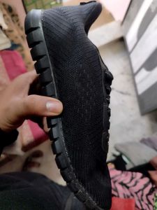 Red Tape Black Running Sneakers(40) Assemble shoes