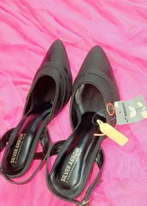 SOLID BLACK WITH GOLDEN WORK HEELS