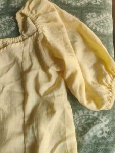 women butter yellow crop top🌞