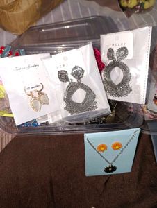 Assorted Jewellery Set 45 pc  freebies also