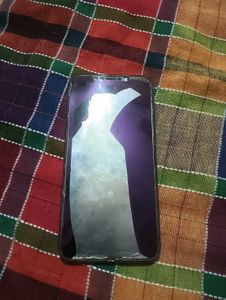 Apple iPhone (Cracked Screen)