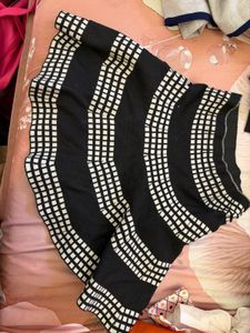 Chic Black &amp; White Patterned skirt