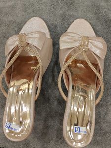 Elegant Flats with Bow Detail