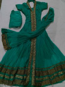 Elegant Green &amp; Gold Ethnic Gown
