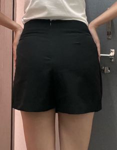 Outryt Black Skort
