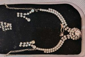 Sparkling Rhinestone Necklace &amp; Earrings Set