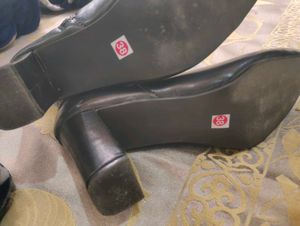 Chic Black Knee-High Boots
