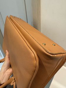 FLASH SALE🔥🔥 NEW Tan Hand / Laptop Bag