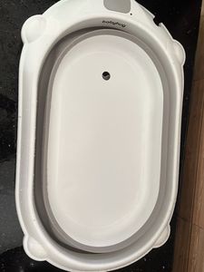 BabyHug Collapsible Baby Bathtub