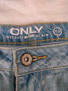 Light Wash Ripped Jeans