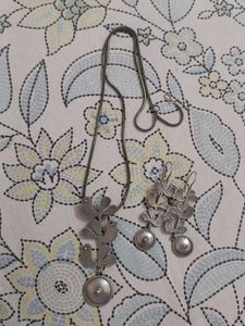 jewellery set : earring & necklace