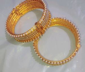 Golden Beautiful✨ Two Bangles  2. 6 Siz