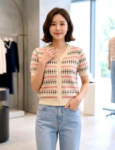 ✨ K-Fashion Thrift: Tulip Knit Crop Cardigan ✨