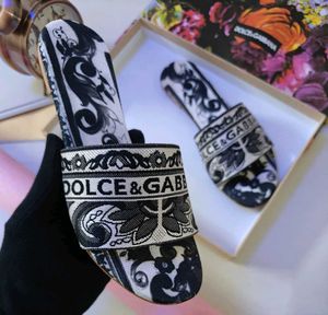 Dolce & Gabbana Slides
