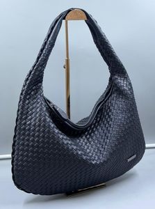Chic Woven Hobo Handbag