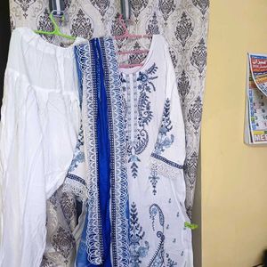 Elegant White &amp; Blue Kurta Set
