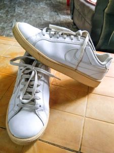 SALE hurry 🎊White Nike shoes 👟