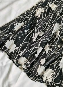 Chic Black &amp; White Floral Skirt
