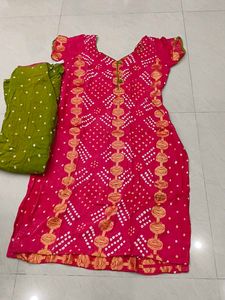 women bandhni suit