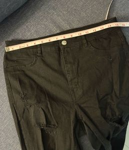H&amp;M Distressed Skinny Jeans