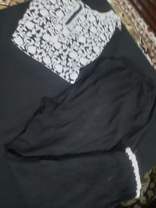 Elegant Black &amp; White Embroidered Kurti