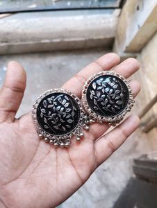 Elegant Black &amp; Silver Floral Earrings