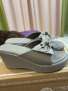 Carlton London Grey Bow Sandals