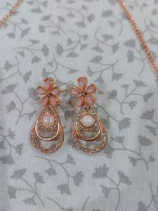 Elegant Rose Gold Floral Necklace &amp; Earrings Set