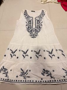 Embroidered White Sleeveless Kurta