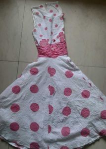 Pretty polka dots summer dress 10- 12/13 age