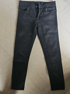 branded jeans black denim...no flow and stain.