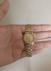 Elegant Gold Tone Watch