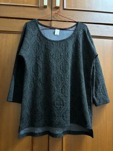 Textured Black 3/4 Sleeve Top