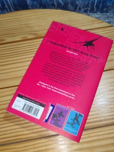 Divergent New York Times Bestseller Veronica Roth